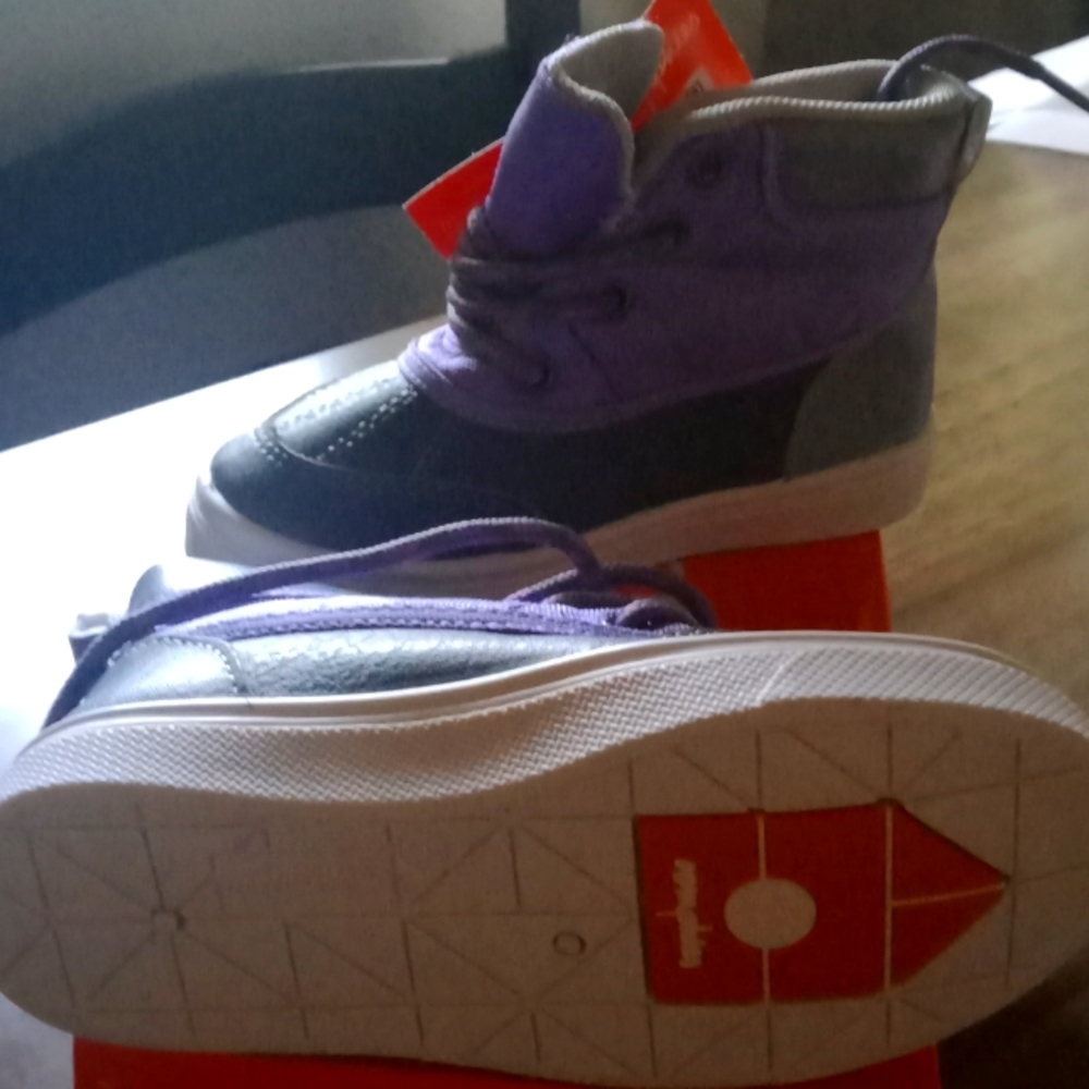 Oomphies toddler size 8 purple and grey boots